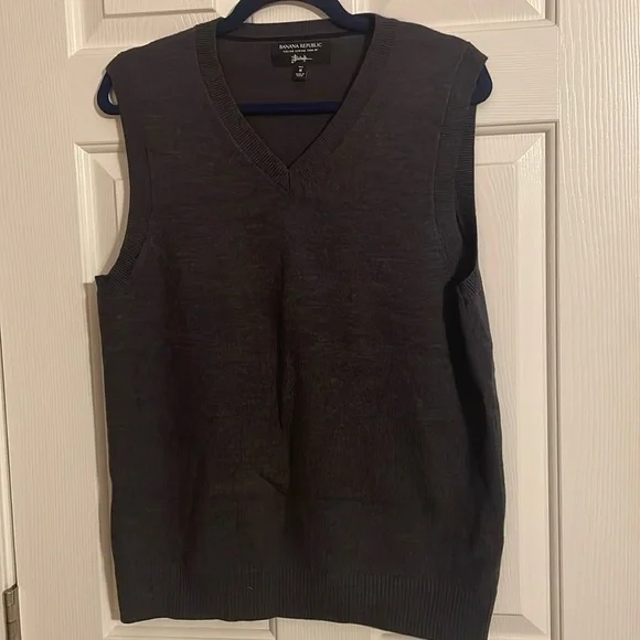 Versatile and classy BR Italian Merino v neck sweater vest - Picture 1 of 4